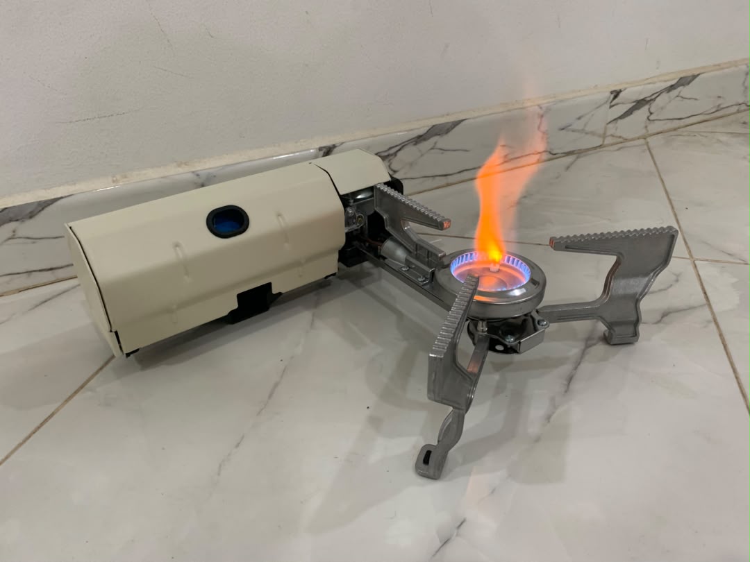 موقد غاز صغير قابل للطي للرحلات والتخييم (2600W)